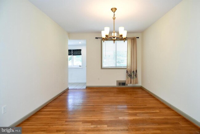 Foto del edificio - 4842 Randolph Dr