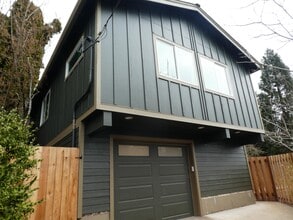 Building Photo - 1400 Dollar St