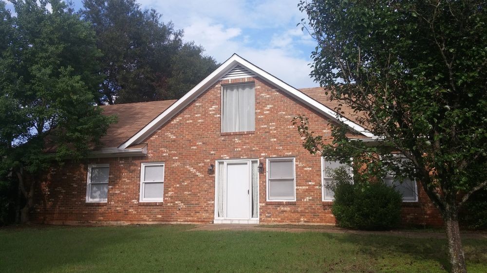 Foto principal - 1553 Pine Ridge Rd