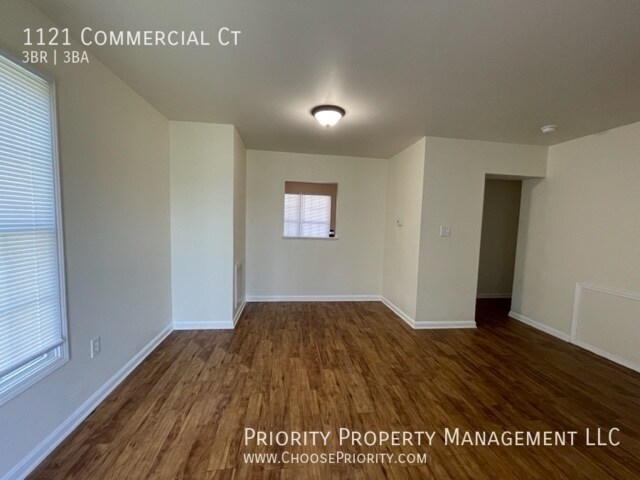 Foto del edificio - 3 bedroom, 2 .5 bath townhome!