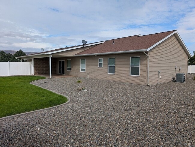 Foto del edificio - Gorgeous 3 Bed 2 Bath Clarkston Townhouse ...