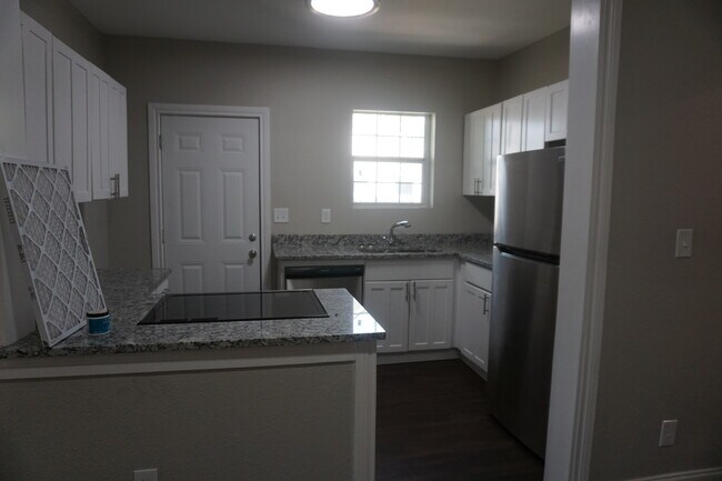 Foto del edificio - 1821 McGregor Ave