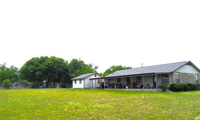 Foto del edificio - 2200 N Co Rd 122