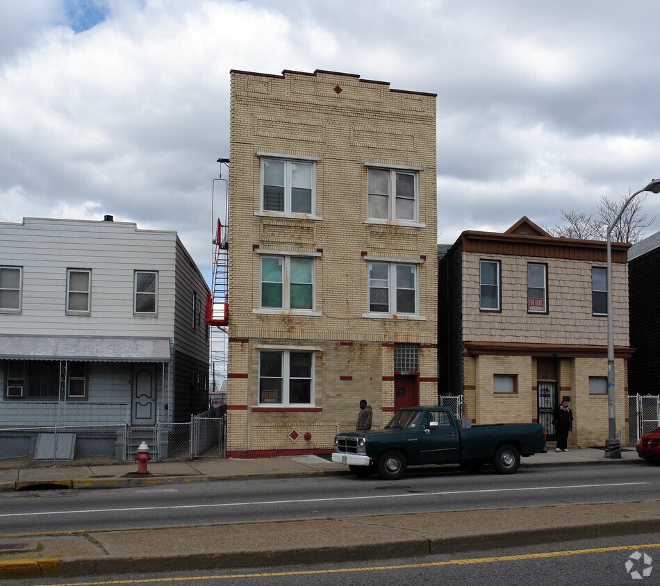 Building Photo - 1585 John F Kennedy Blvd