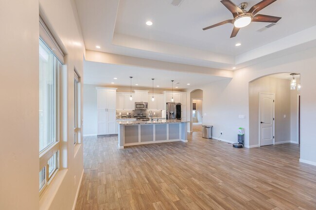 Foto del edificio - Modern 4 Bed 3 Bath - Pets Allowed!