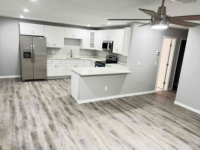 Photo - 111 W Hanlon St House