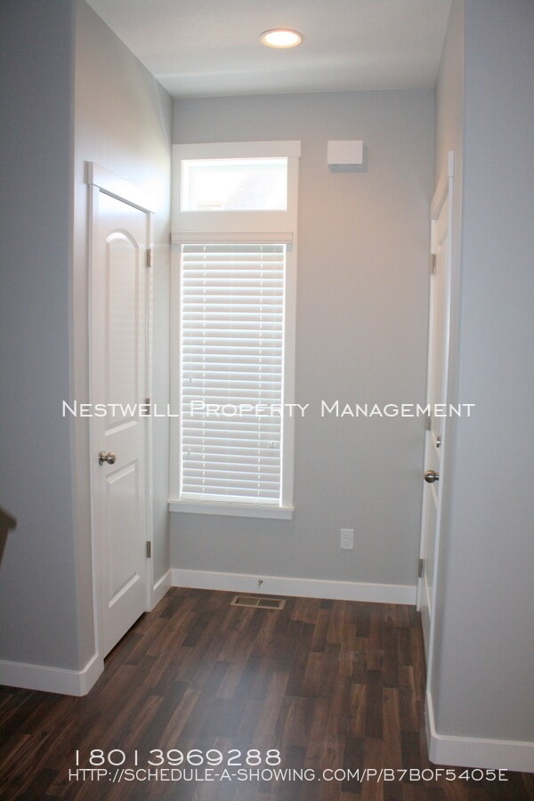 Building Photo - Gorgeous West Valley Townhome