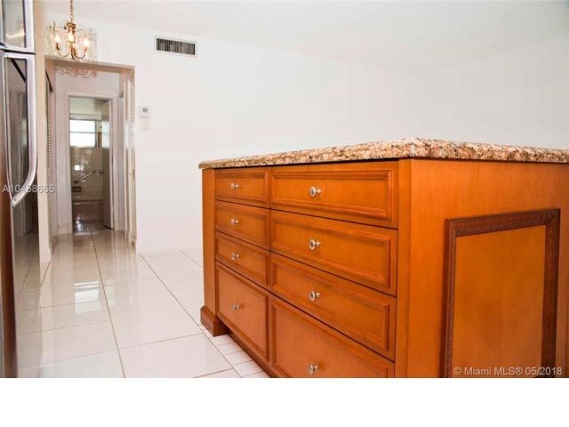 Foto del edificio - 1551 N 12th Ct
