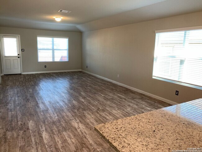 Foto del edificio - 2441 Arctic Warbler