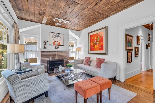 Foto del edificio - 2606 Hopkins St