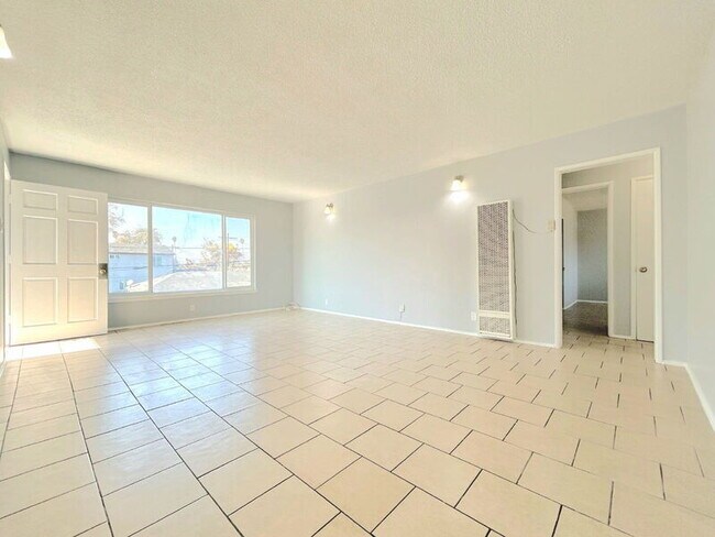 Foto del edificio - 8118 Stanford Ave