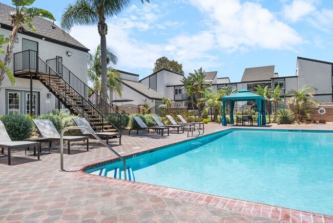 Building Photo - Highland Pinetree Apartment Homes