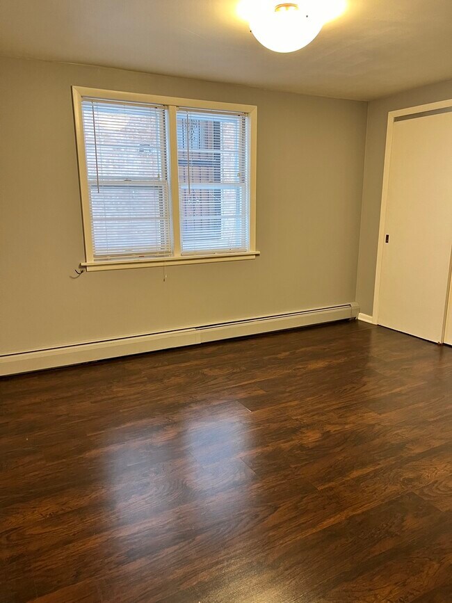 Foto del edificio - 5911 W Addison St