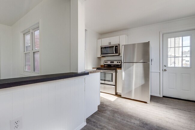 Foto del edificio - Available Now  - BEAUTIFUL FULLY RENOVATED...