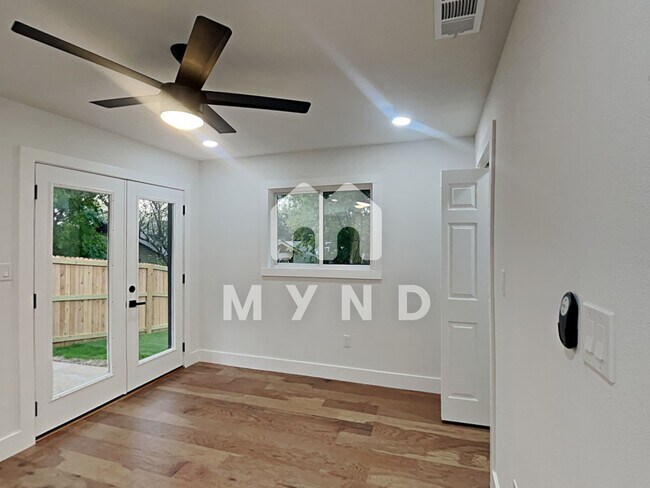 Building Photo - 1603 Rutland Dr Unit B
