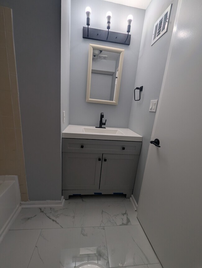 Foto del edificio - 3145 Hawthorne Dr NE