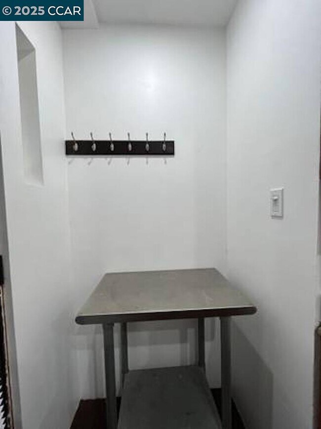 Foto del edificio - 449 Burnett Ave