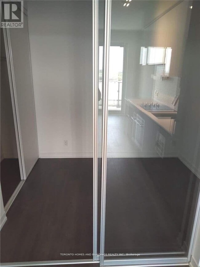 Photo du bâtiment - 950 Portage Pkwy