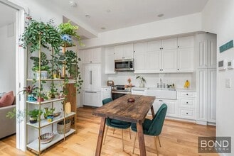 Building Photo - 278 Nassau Ave