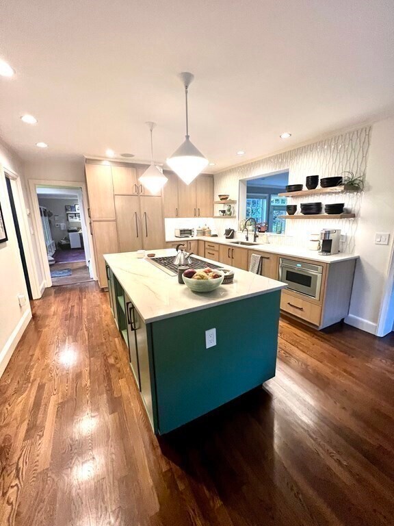 Foto del edificio - 245 Woodland Rd