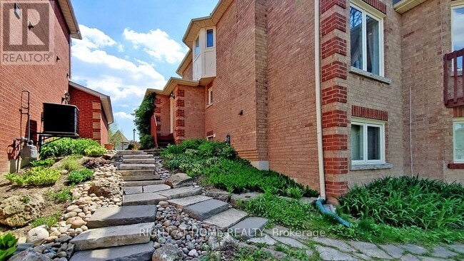 Building Photo - 95 Lensmith Dr