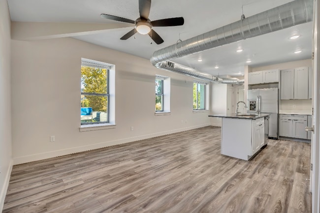 Building Photo - 606 W North Temple St