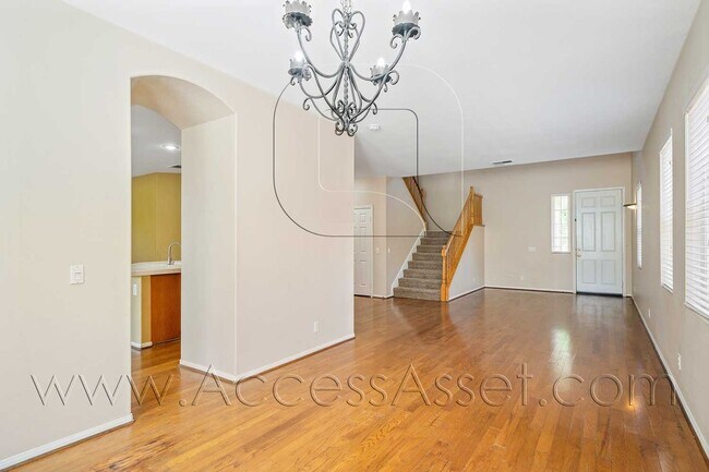 Building Photo - Beautiful 4 Bed/2.5 Bath Home With Golf Co...