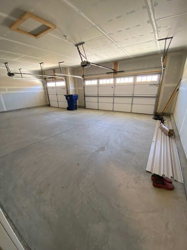 Building Photo - 2272 Statten Dr