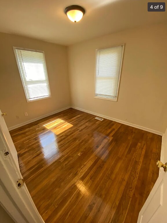 Foto del edificio - 3915 E Chatham Dr