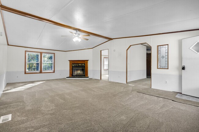 Foto del edificio - 220 Tree Ln