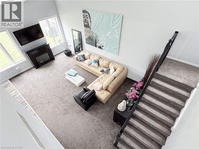 Photo du bâtiment - 215 Pine Valley Dr