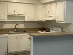 Building Photo - 3220 NW 84th Ave