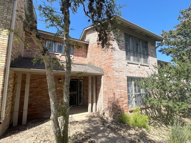 Foto del edificio - Big 3/2 Townhome Close to Downtown