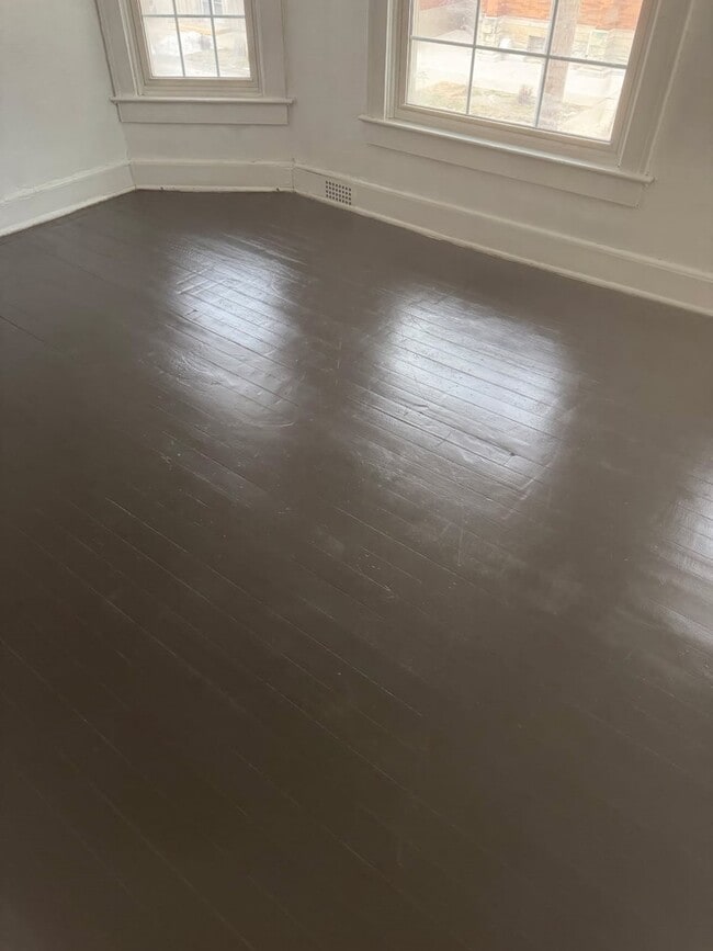 Building Photo - 528 N Horsman St