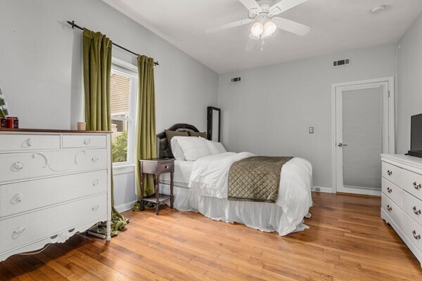Foto del edificio - 522 E 8th St