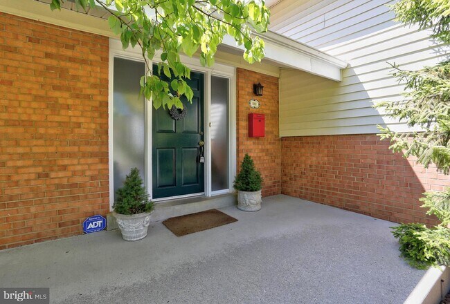 Building Photo - 5801 Bucknell Terrace