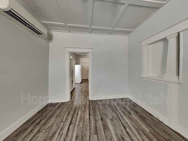 Building Photo - 646 S 1000 W