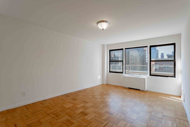 Foto del edificio - 355 E 72nd St
