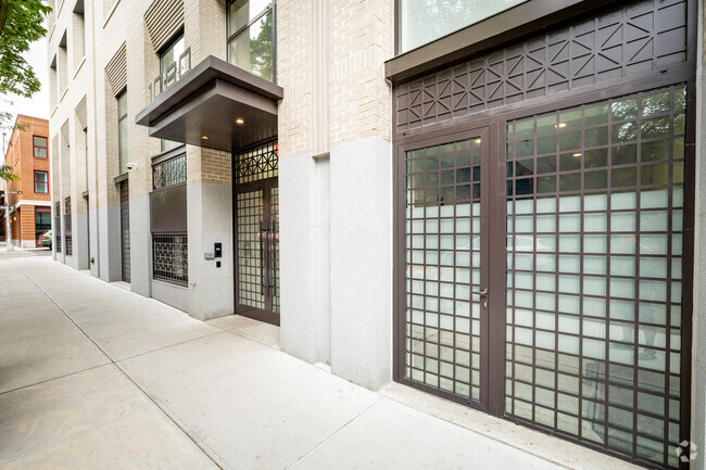 Building Photo - 1080 Lorimer St