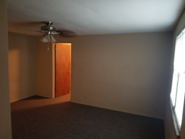 Building Photo - 724 Summit Ave