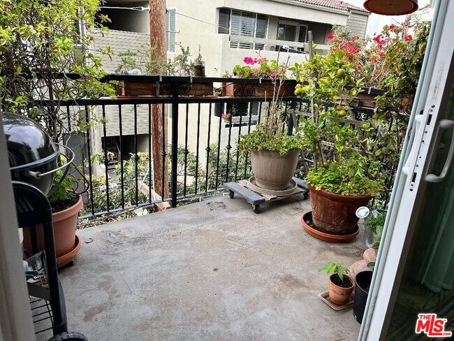 Foto del edificio - 1885 Veteran Ave