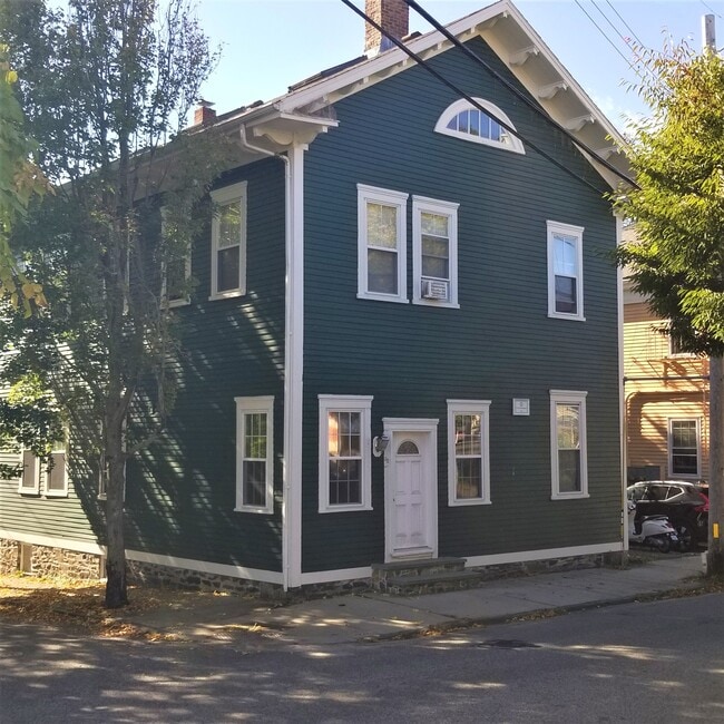 Building Photo - 32 Farewell St