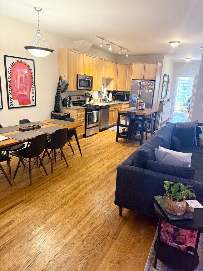 Foto del edificio - 3349 N Clark St