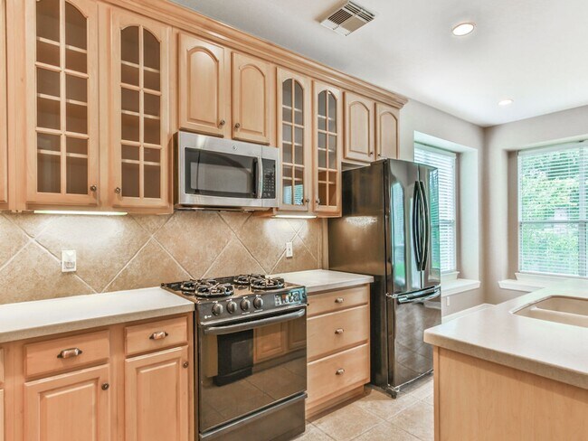 Building Photo - FORE Bedrooms in Del Lago!