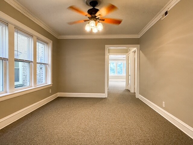 Foto del edificio - 6327 N Oakley Ave