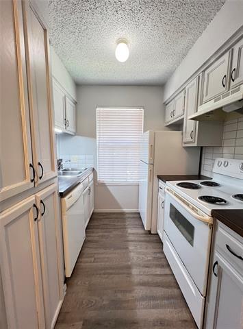 Building Photo - 3904 Camelot St