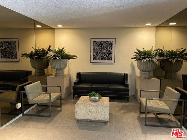 Foto del edificio - 1010 N Kings Rd