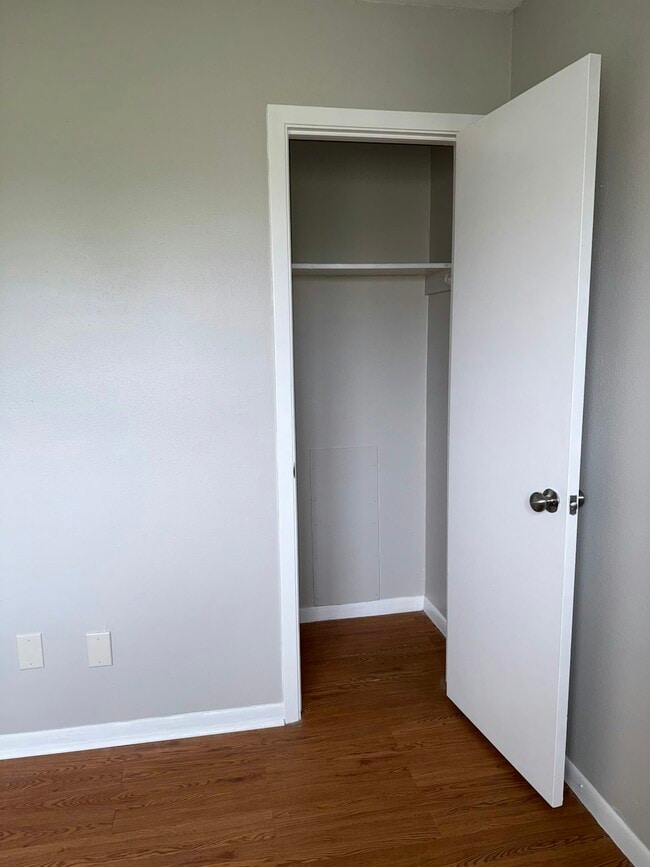 Building Photo - 1690 Hofheinz St