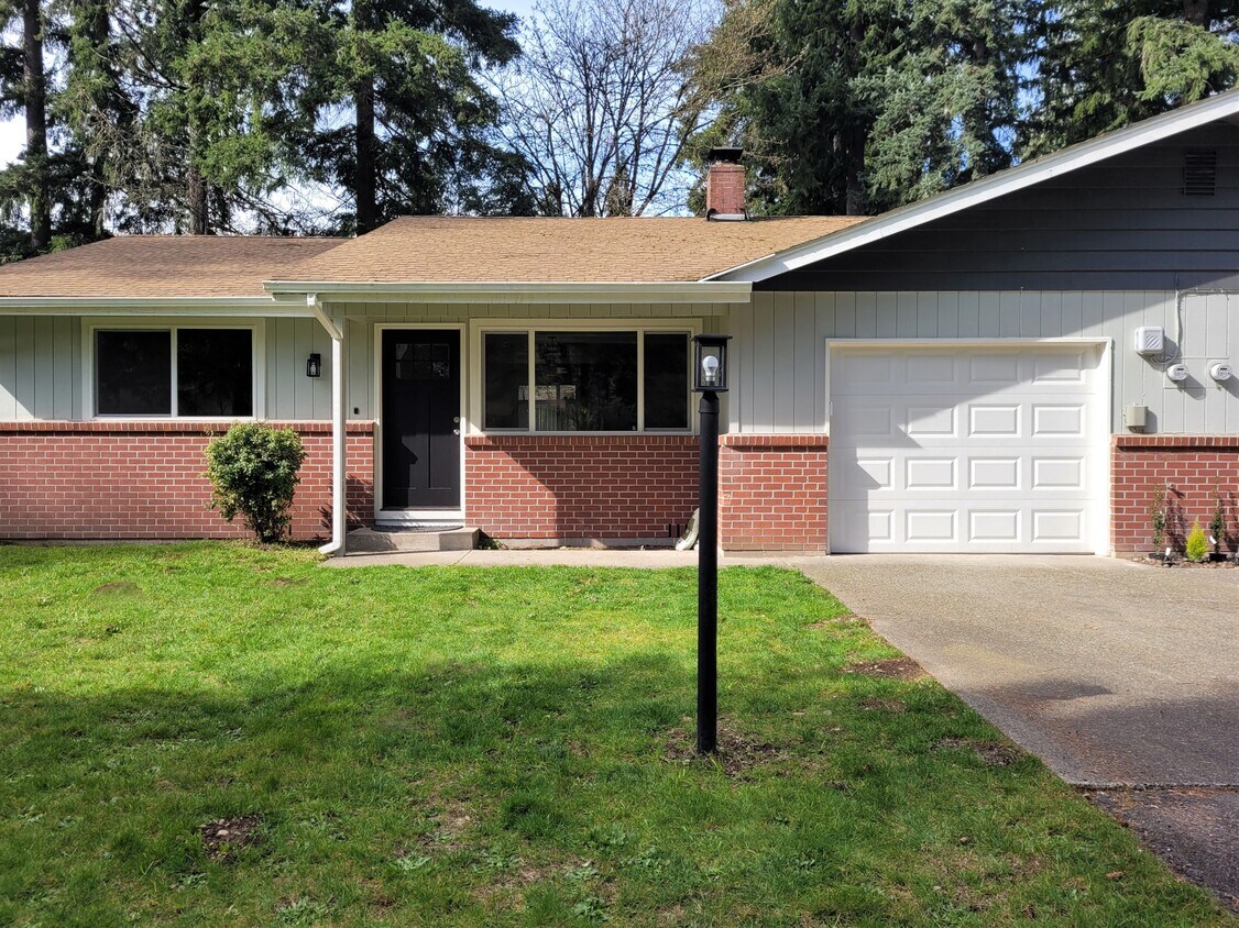 Primary Photo - 9027 Boulder Ln SE
