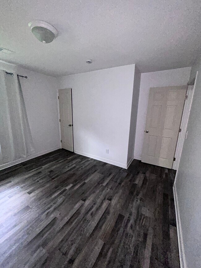 Descripción general del dormitorio 1 - 1223 Poplar Ave